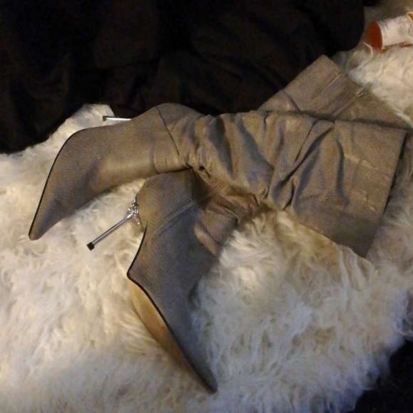 Boots - Picture 2 of 3